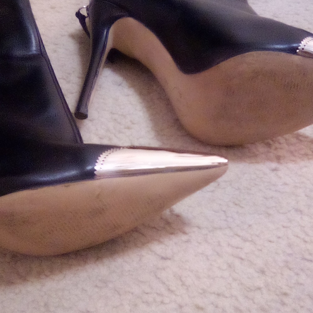 BOOTIES - Picture 2 of 4
